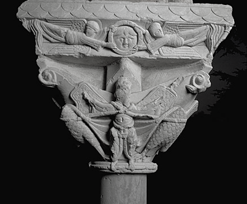 Ascension d'Alexandre le Grand grâce à deux aigles; chapiteau du cloître de Moissac; XIe siècle