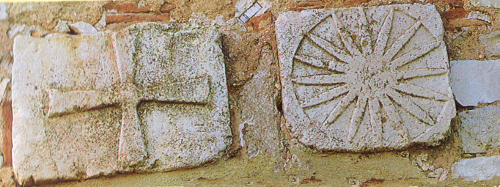 armes de Raymond II de Baux, seigneur de Meyrargues, enseveli en 1236 dans la commanderie templier de Bayle, Provence; in: les Sites Templiers de France, éditions Ouest-France; 1997
