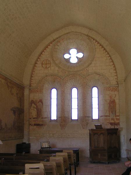 chevet plat; chapelle templière de Cressac; Wikipédia; photo: Rosier