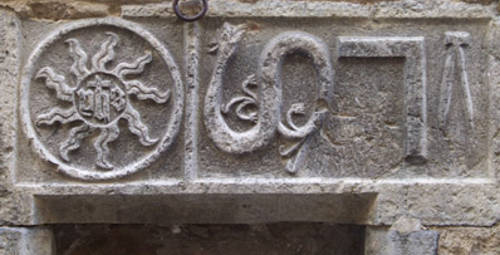 Linteau de porte à Utelle (vallée de la Vésubie), fin XVe-début XVIe siècle 