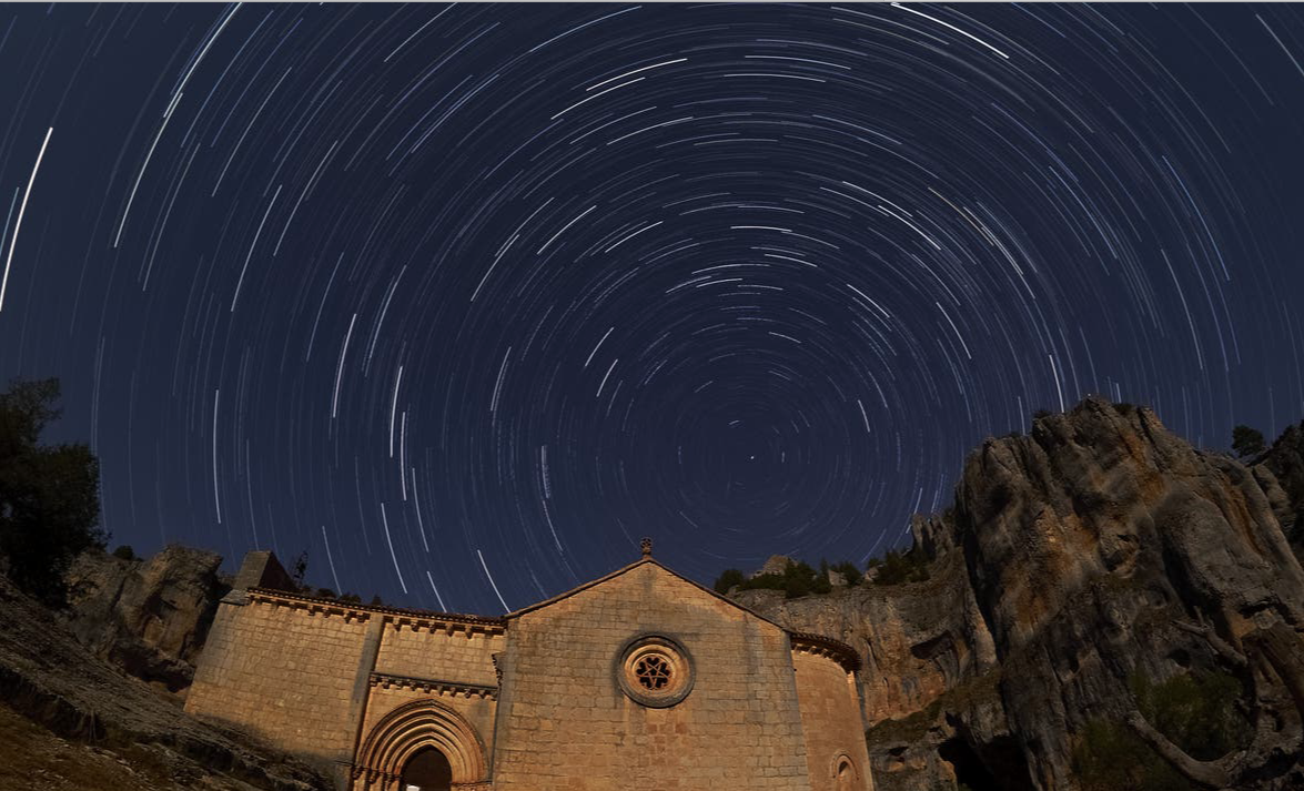 Ermitage de San Bartolomé sous les étoiles