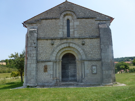 façade de la chapelle templière de Cressac; photo: JP Schmit
